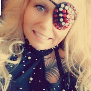 Meet your Posher, Raquel